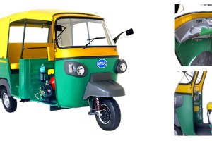 Atul Auto rvle un rickshaw GNV au salon de l’auto de New Delhi