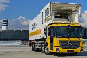 Le nouveau Mercedes Econic NGT Euro 6 livr  laroport de Vienne