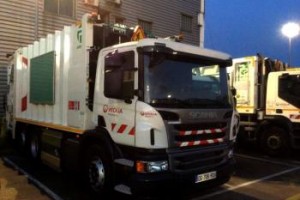 Scania livre 24 bennes  ordures mnagres au gaz  Veolia Propret