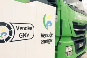 Vendée : François de Rugy en visite à la station GNV de La Chaize le Vicomte