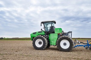 AUGA présente le premier tracteur hybride bioGNV au monde