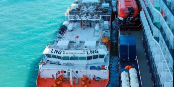 TUI Cruises teste le ravitaillement bioGNL en ship-to-ship &agrave; Barcelone