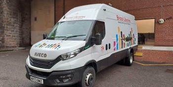 A Bristol, le nouveau bibliobus fonctionne au biom&eacute;thane