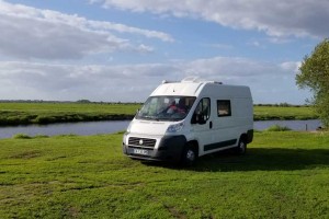 Ils transforment un Fiat Ducato GNV en camping-car pour un road-trip