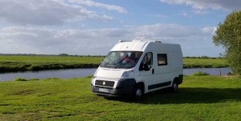 Ils transforment un Fiat Ducato GNV en camping-car pour un road-trip
