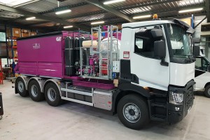 Le CRMT équipe un camion d'un porteur d'enrobé GNC