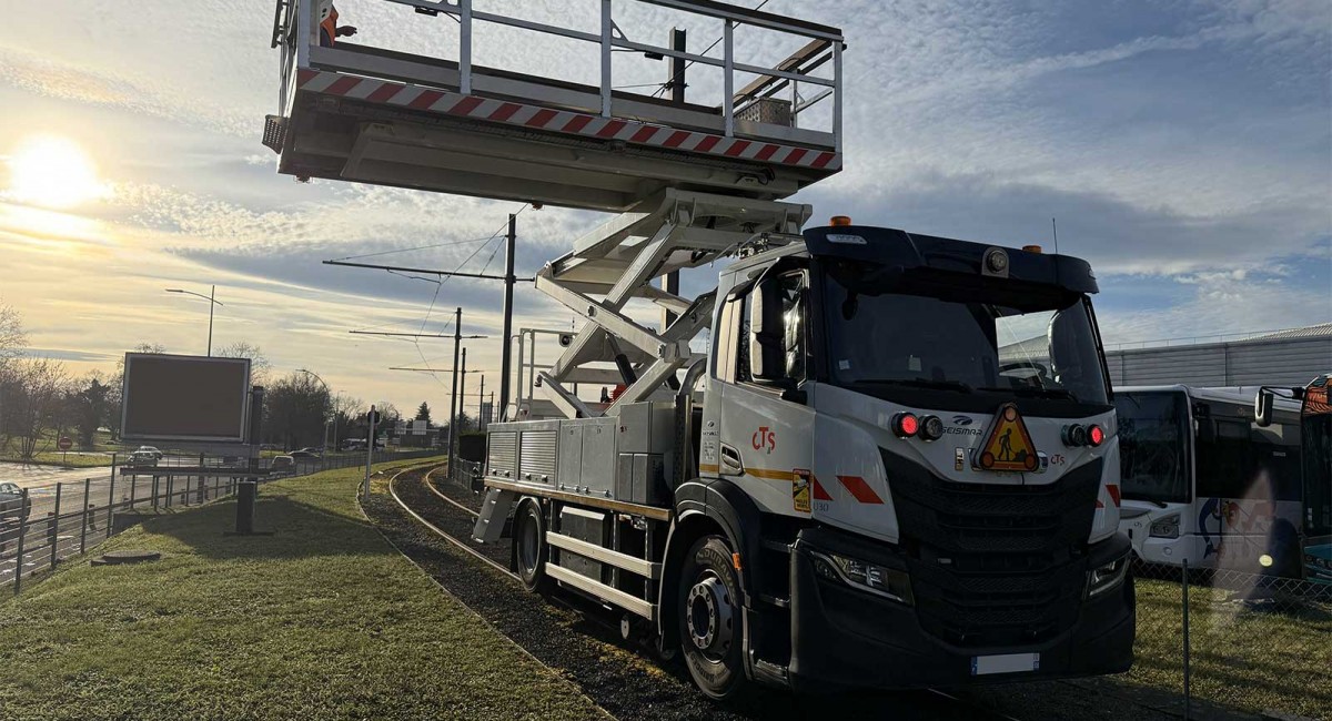 A Strasbourg, un camion rail-route au GNC pour entretenir le tramway