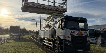 A Strasbourg, un camion rail-route au GNC pour entretenir le tramway