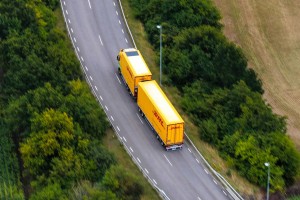 Ces camions DHL roulent au bioGNL... et à l'énergie solaire !