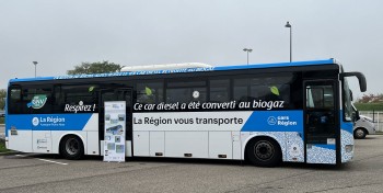 La R&eacute;gion Auvergne Rh&ocirc;ne-Alpes pr&eacute;sente son premier autocar biogaz r&eacute;trofit&eacute; par le CRMT