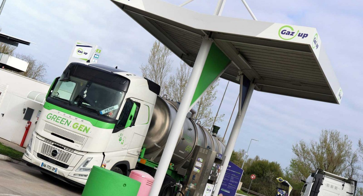 GNL poids lourds : Volvo et Gaz'up testent la cha&icirc;ne compl&egrave;te v&eacute;hicule-&eacute;nergie-infrastructure