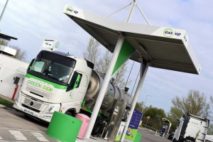 GNL poids lourds : Volvo et Gaz'up testent la cha&icirc;ne compl&egrave;te v&eacute;hicule-&eacute;nergie-infrastructure