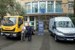 Formation aux &eacute;nergies alternatives : Iveco &eacute;quipe le GARAC de deux v&eacute;hicules GNV