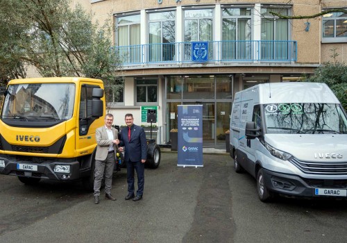 Formation aux énergies alternatives : Iveco équipe le GARAC de deux véhicules GNV