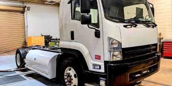 Le moteur de ce camion hybride GNC - &eacute;lectrique a &eacute;t&eacute; totalement repens&eacute;