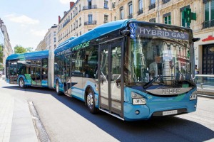 Iveco révèle la version articulée de l'Urbanway hybride gaz