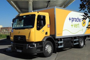 La Poste reçoit son premier camion 19 tonnes au gaz naturel