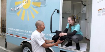 A Los Angeles, une blanchisserie mobile au GNV pour les sans-abri