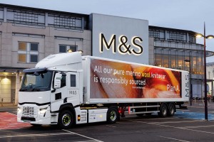 Pour décarboner sa flotte, Marks and Spencer mise sur un mix bioGNV électrique