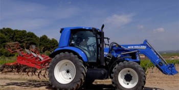 New Holland exp&eacute;rimente son tracteur biom&eacute;thane en Espagne