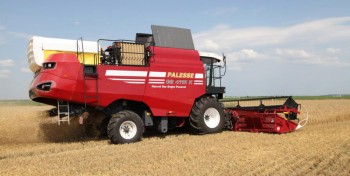 D&eacute;velopp&eacute;e par Gomselmash, cette moissonneuse fonctionne au gaz naturel