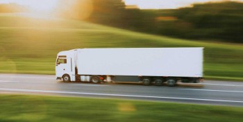 L'UE assouplit les objectifs CO2 des constructeurs de poids lourds