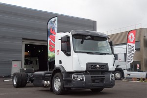 Renault livre à STAF un camion GNV à échappement horizontal