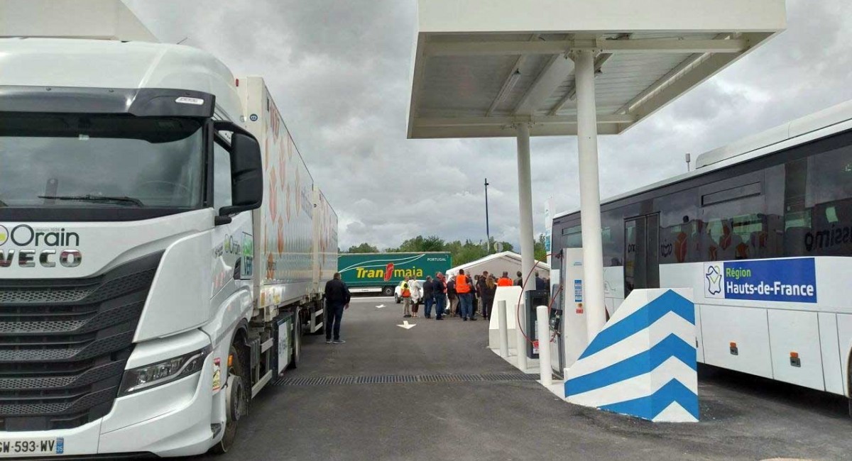 La Poste et ENGIE inaugurent une station BioGNC &agrave; Douvrin