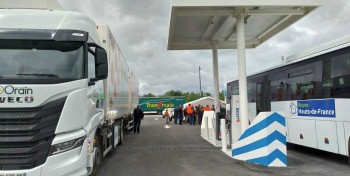 La Poste et ENGIE inaugurent une station BioGNC &agrave; Douvrin