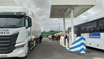 La Poste et ENGIE inaugurent une station BioGNC &agrave; Douvrin