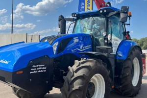 La Seine-et-Marne reçoit son premier tracteur agricole au biogaz