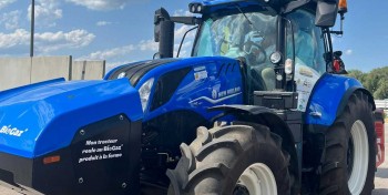 La Seine-et-Marne re&ccedil;oit son premier tracteur agricole au biogaz