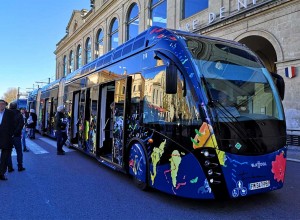 Nîmes Métropole inaugure son trambus hybride gaz-électrique