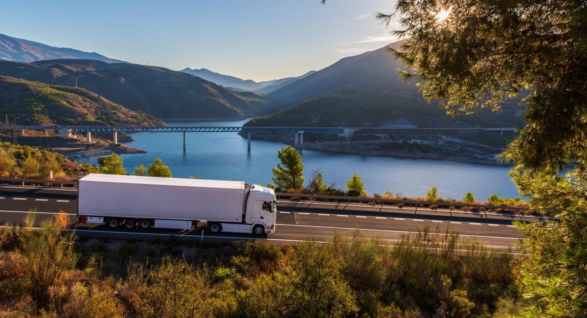 BioGNV, &eacute;lectrique, hydrog&egrave;ne, B100... quel TCO pour les poids lourds &agrave; &eacute;nergies alternatives en France ?