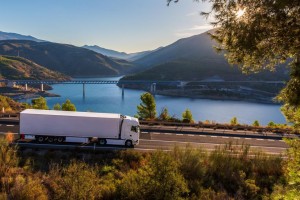 BioGNV, électrique, hydrogène, B100… quel TCO pour les poids lourds à énergies alternatives en France ?
