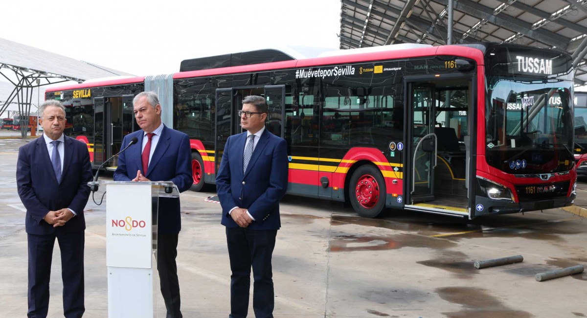 Séville met en service 17 nouveaux bus hybrides GNV