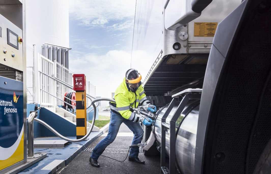 Faire le plein d'un camion GNL : procédures, risques et sécurité