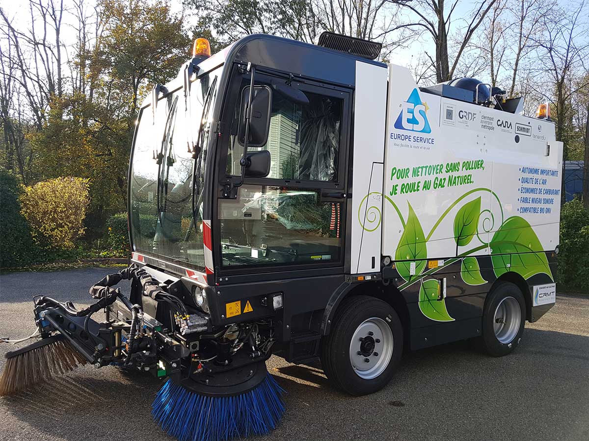 CleaNGo CNG : une balayeuse au gaz naturel motorisée par le CRMT