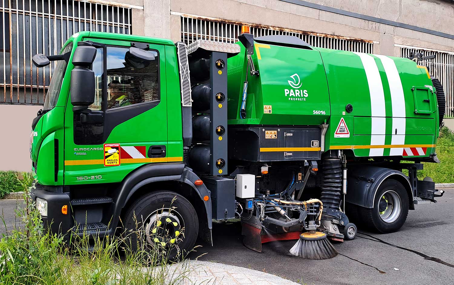 Balayeuses GNC : la Ville de Paris commande dix nouveaux prolongateurs d'autonomie au CRMT