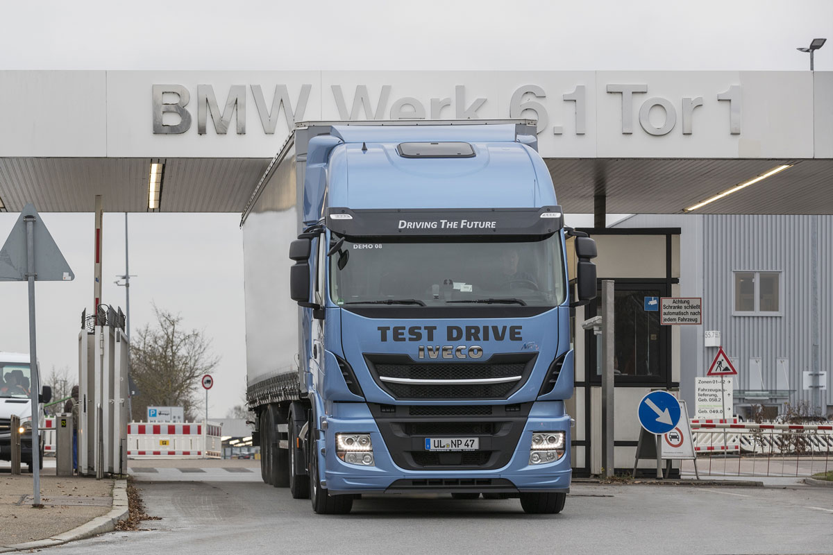 BMW transporte ses moteurs avec des camions au GNL