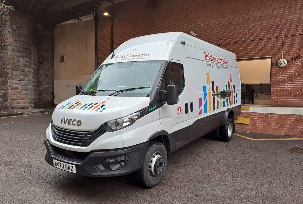 A Bristol, le nouveau bibliobus fonctionne au biométhane