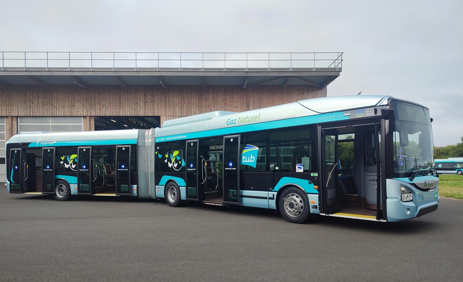 A Saint-Brieuc, les nouveaux bus hybrides-biogaz entrent en service