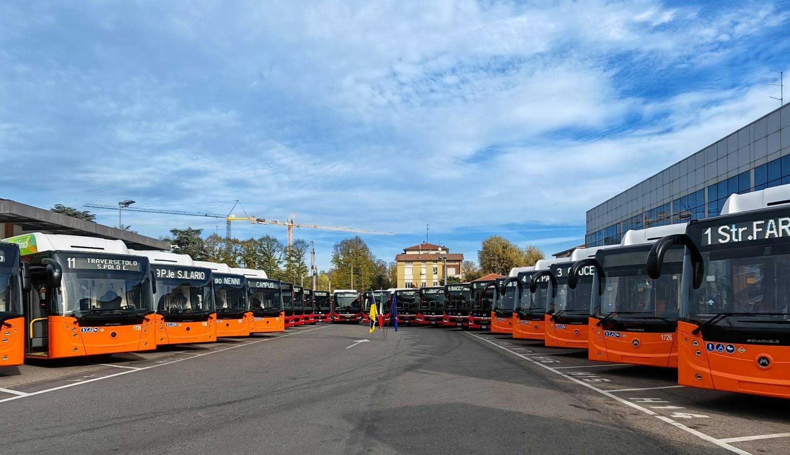 L’industria farmaceutica mette in servizio 25 nuovi autobus a metano