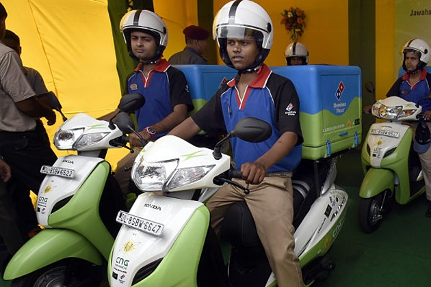 New Delhi expérimente les scooters au gaz naturel