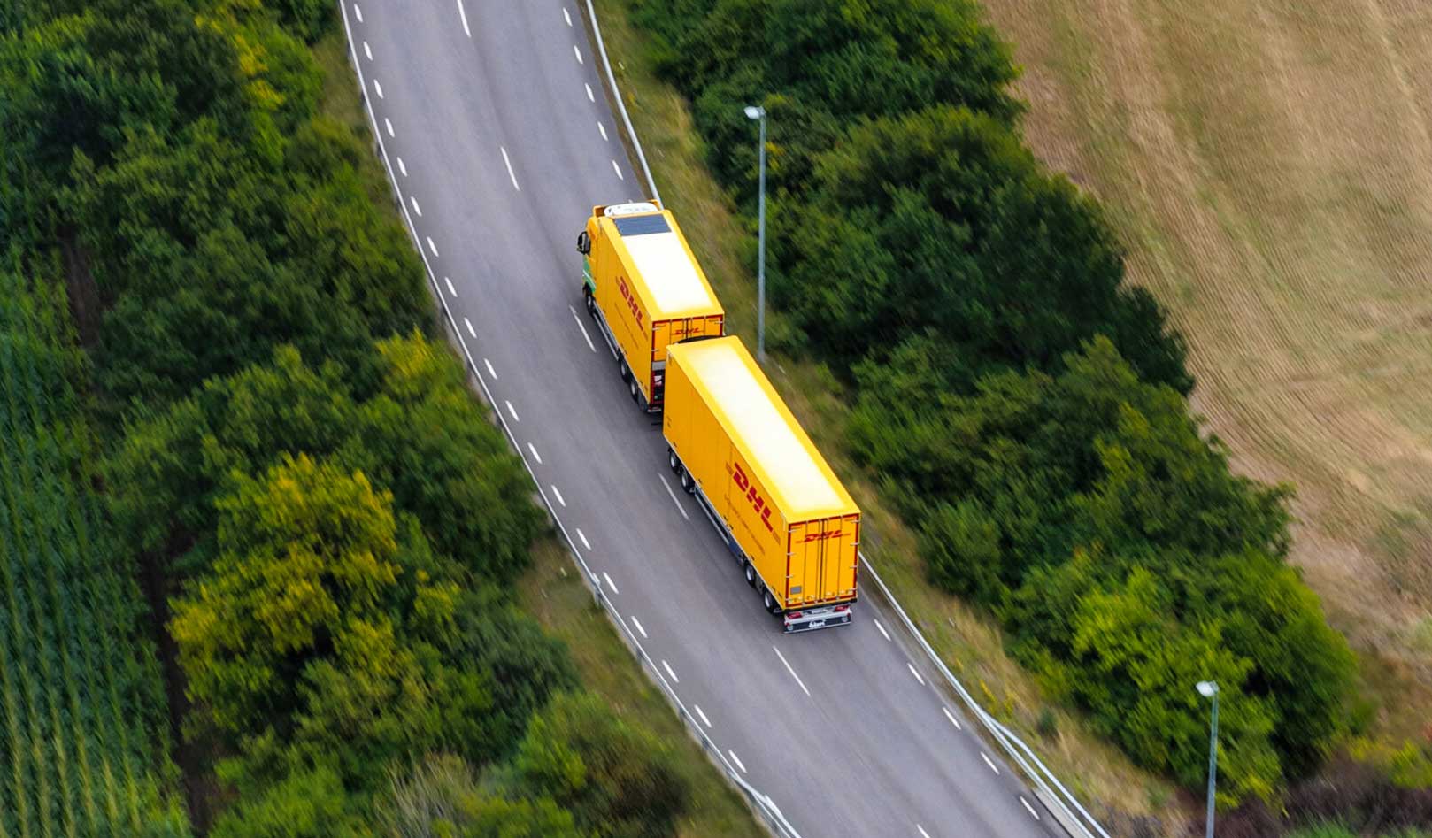 Ces camions DHL roulent au bioGNL... et à l'énergie solaire !