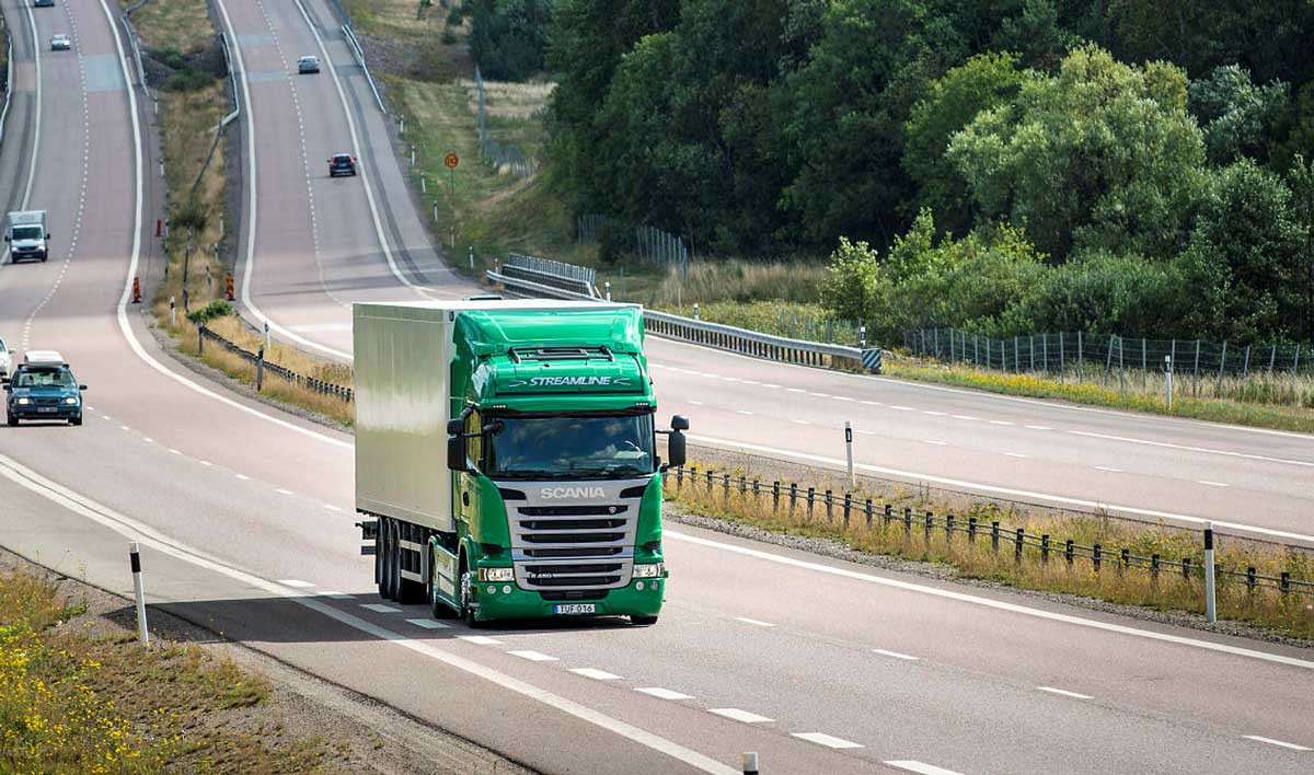 Baisse des émissions de CO2 des camions et autocars : nouvel accord à 30 % d'ici 2030