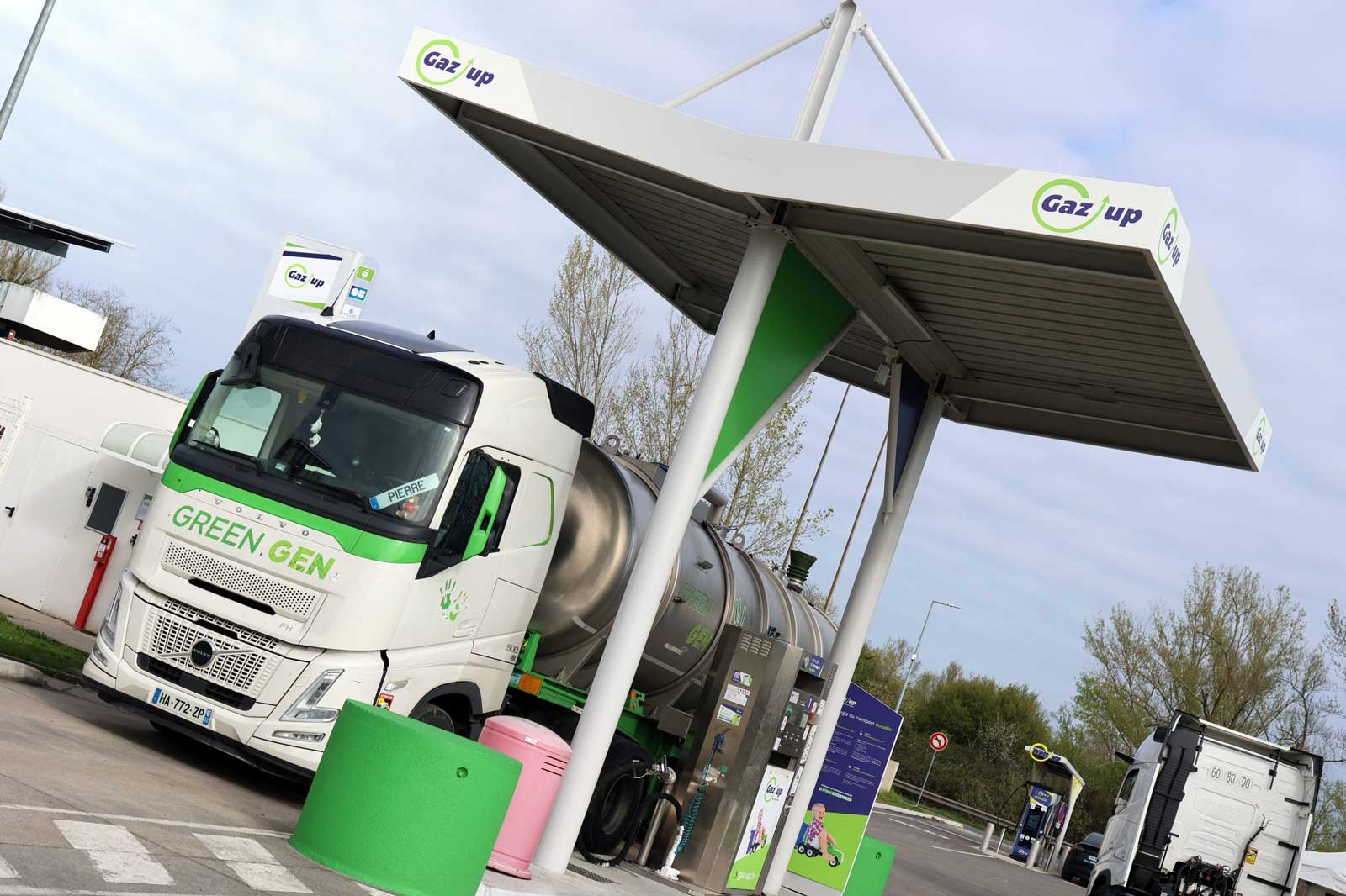 GNL poids lourds : Volvo et Gaz'up testent la cha&icirc;ne compl&egrave;te v&eacute;hicule-&eacute;nergie-infrastructure
