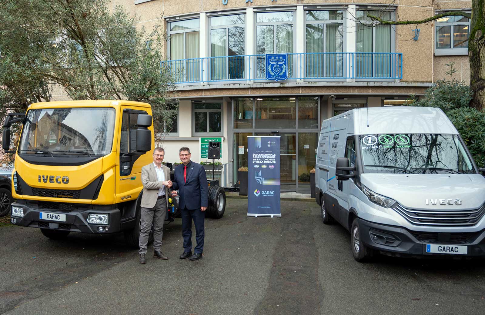 Formation aux énergies alternatives : Iveco équipe le GARAC de deux véhicules GNV