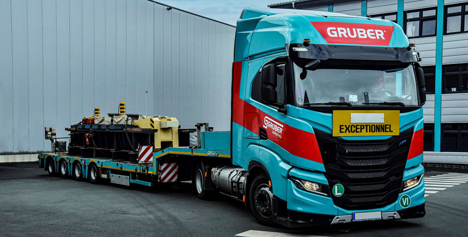 Transport exceptionnel : des Iveco S-Way GNL pour Gruber Logistics