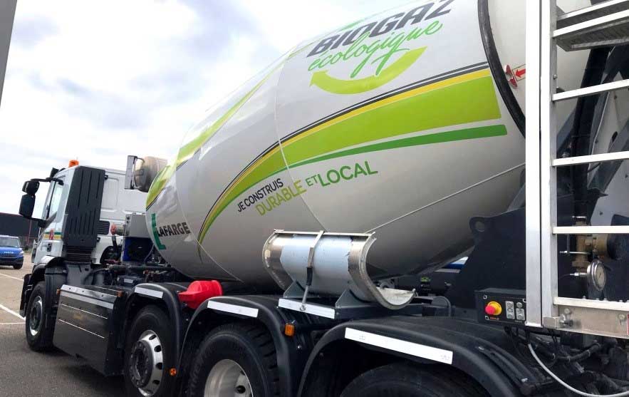 LafargeHolcim présente son premier camion-toupie au gaz à Solutrans